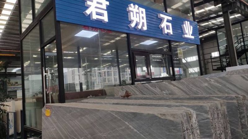 岩板中岛台：现代厨房设计的点睛之笔