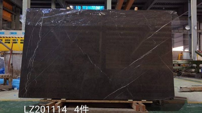 岩板岛台材质大揭秘：石材与岩板的差异解析**